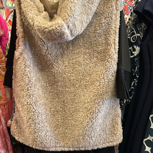 STS Ranchwear Tan Sherpa Vest with Blue Accents - Picture 5 of 8